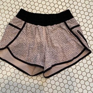 Lululemon Tracker Shorts size 6